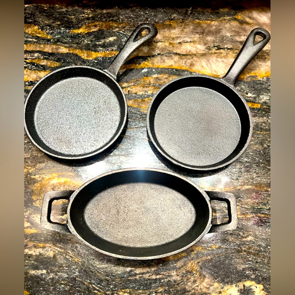 Set of 4 Single Serve Cast Iron Egg Skillets, Valor Signed Gratin & 8” Galerie